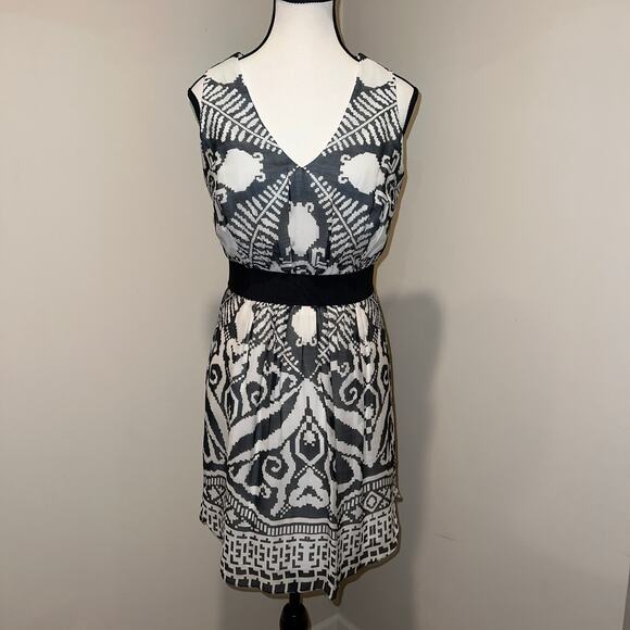 Milly of New York Bold Black White Geometric Cross Back V-Neck Dress Size 2 - Picture 5 of 16